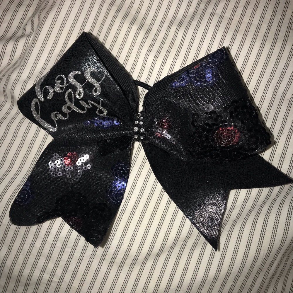 Cheer bow